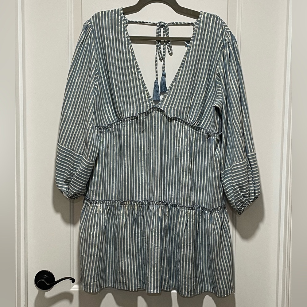 Vaca Ready Blue Island Sz Medium Blue White Metallic Gold Tie Back Coverup Dress